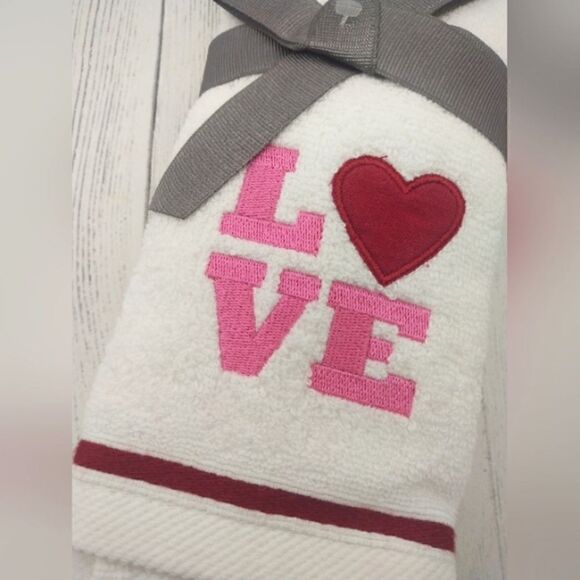 Martha Stewart Hand Bath Towels Love Heart Wedding Shower - Picture 2 of 6